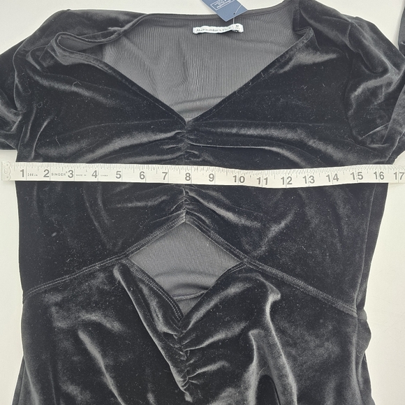Abercrombie and fitch black velvet cutout mini long sleeve dress size medium - Picture 6 of 8